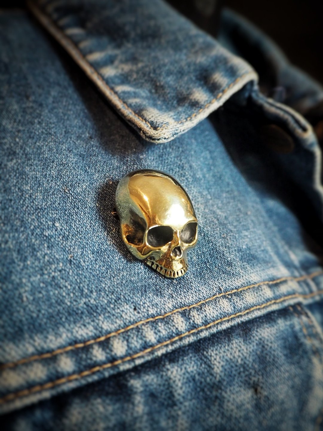 Skull Brooch in Brass. - 胸针 - 其他金属 
