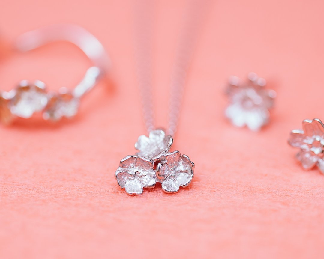 Platinum Sakura pendant M - Japanese jewelry - Cherry blossom necklace - 项链 - 贵金属 银色