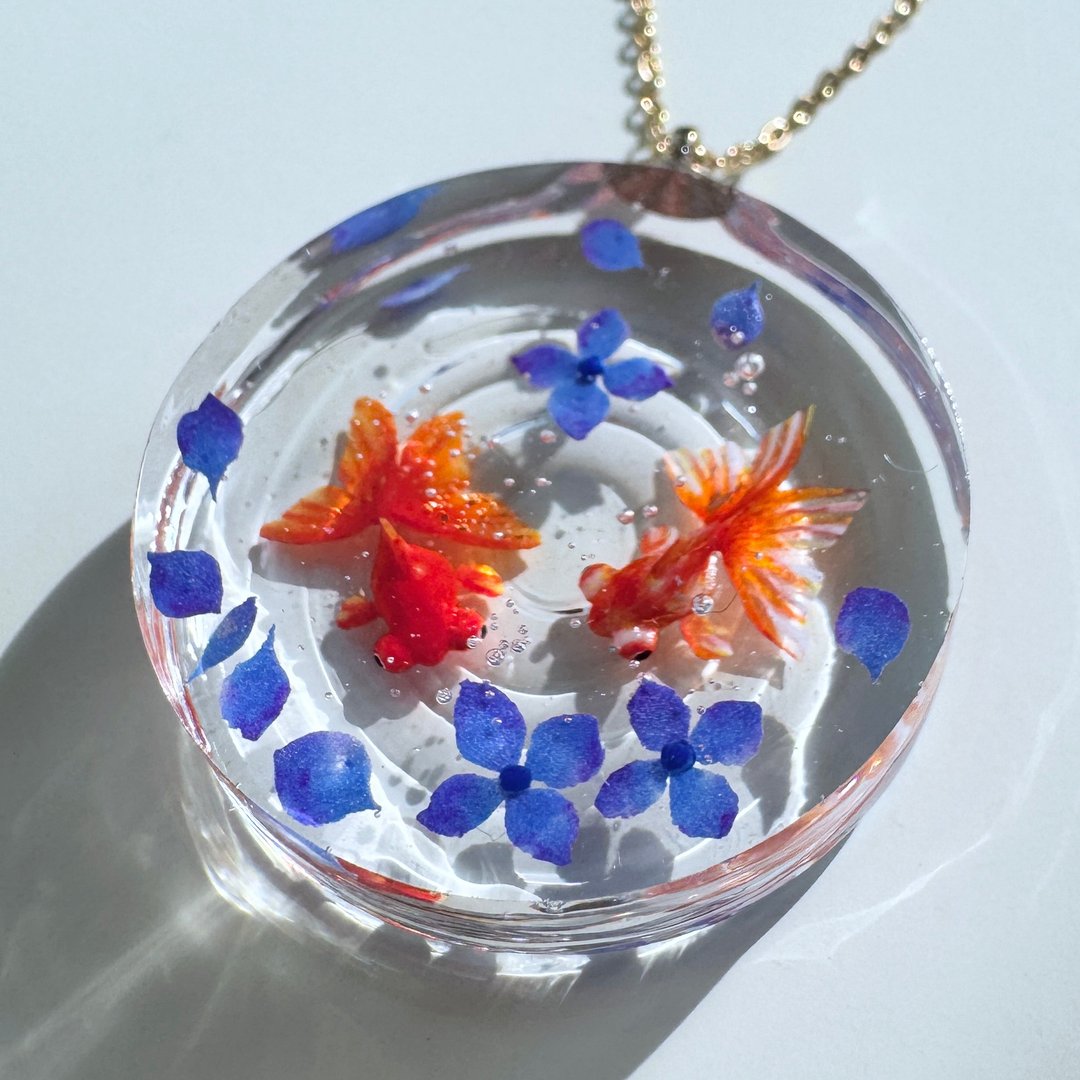 绣球花与金鱼 水景项链 吊坠 迷你 - 项链 - 树脂 