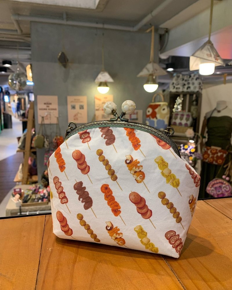 MBC 人手制 香港系列 猪大肠烧卖鱼蛋 16cm框 口金包 - 侧背包/斜挎包 - 棉．麻 白色