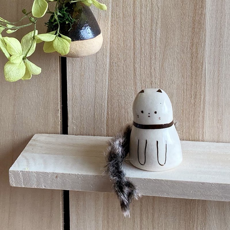 Handmade ceramic doll fluffy tail cat - 摆饰 - 瓷 白色