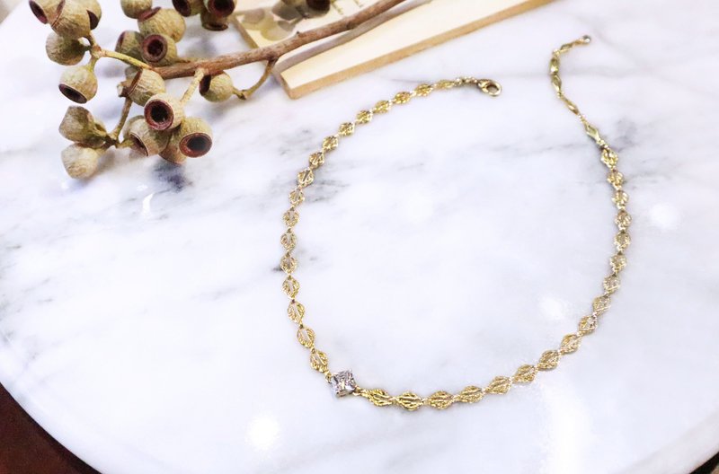 圆氐  古典镂空  蕾丝花边方型锆石项链  18K金色 - 项链 - 铜/黄铜 金色