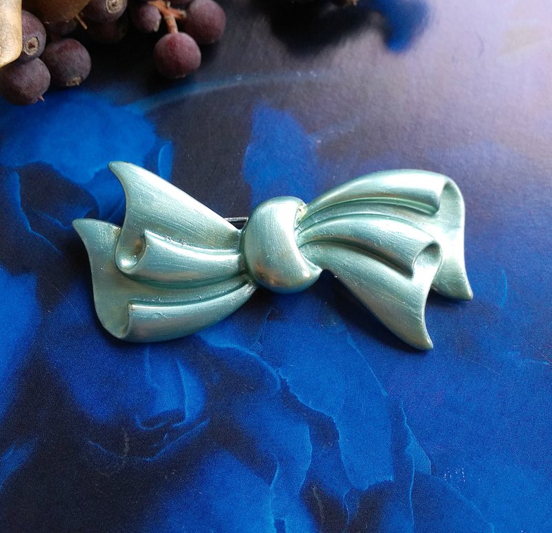 【美国西洋古董饰品】哑光 天青色调 蝴蝶结  别针  胸针 - 徽章/别针 - 其他材质 金色