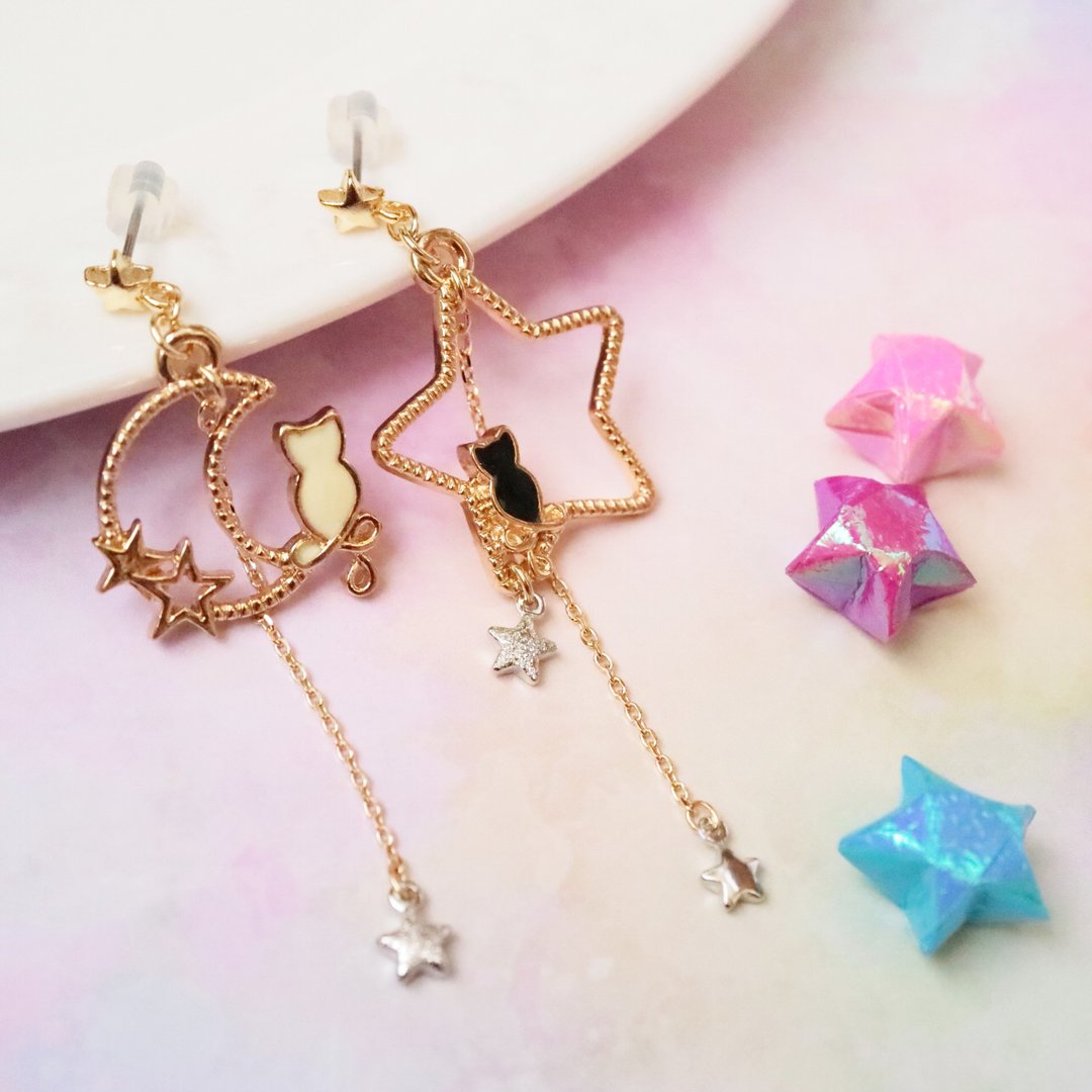 Wish to the stars Piercing Titanium post Black cat Moon Star Magic Space Shaking cute fantasy Dream cat Cat Witch Halloween Halloween Halloween Allergy support - 耳环/耳夹 - 其他金属 黑色