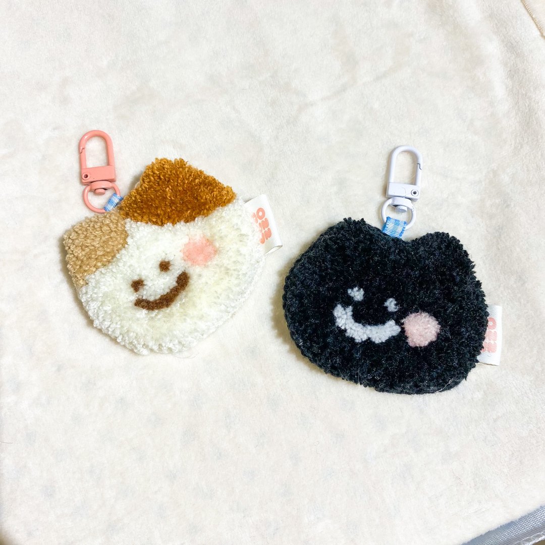 【毛神神】俄罗斯戳戳绣 黑猫/白猫 手机支架/吊饰/DIY材料包 - 吊饰 - 羊毛 卡其色