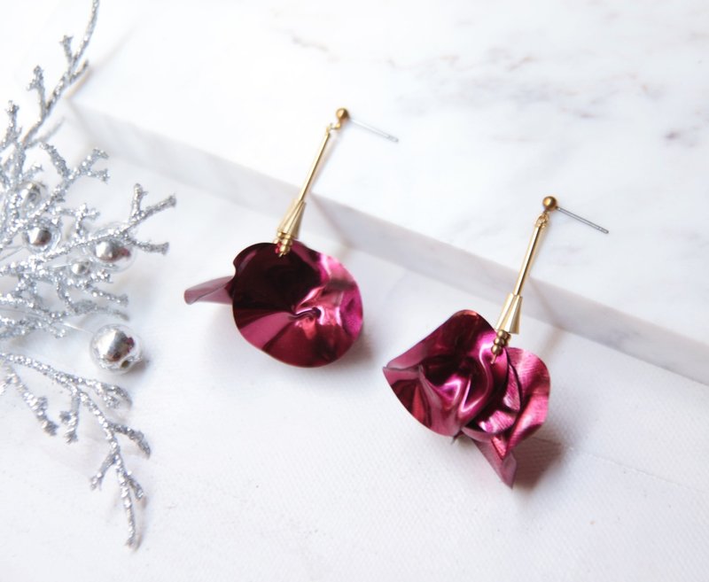 圣诞红／独家设计泡沫花系列－金属光 玫瑰酒红／垂坠耳环 - 耳环/耳夹 - 防水材质 红色
