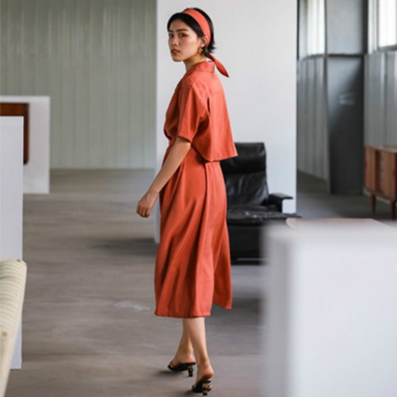 仲夏夜的梦 砖红色 法式复古铜氨丝光泽衬衫式洋装 可加购发带 - 洋装/连衣裙 - 丝．绢 红色