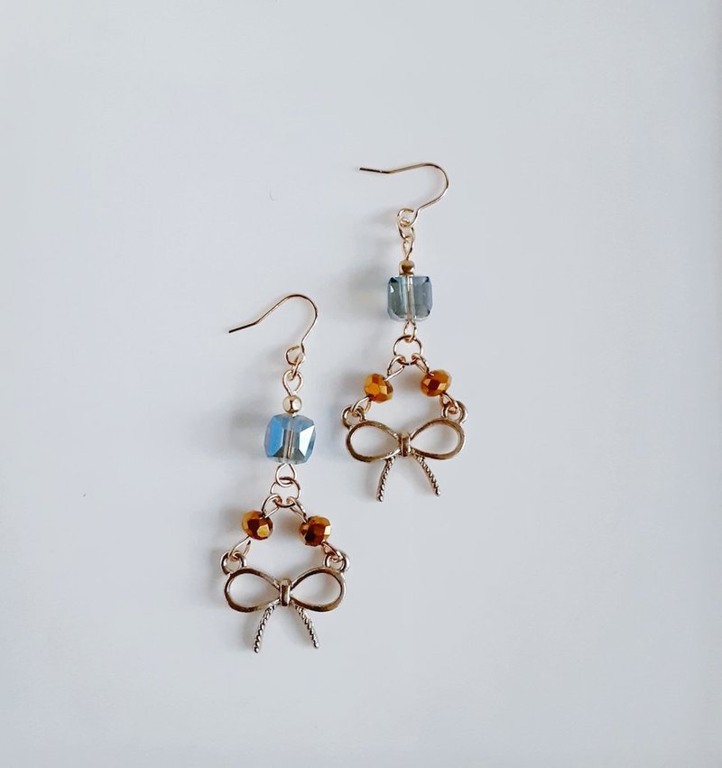 丝带吊饰和玻璃珠三角耳针，玻璃珠，灰，时尚，生日礼物，可换防过敏耳针或耳夹 - 耳环/耳夹 - 玻璃 灰色