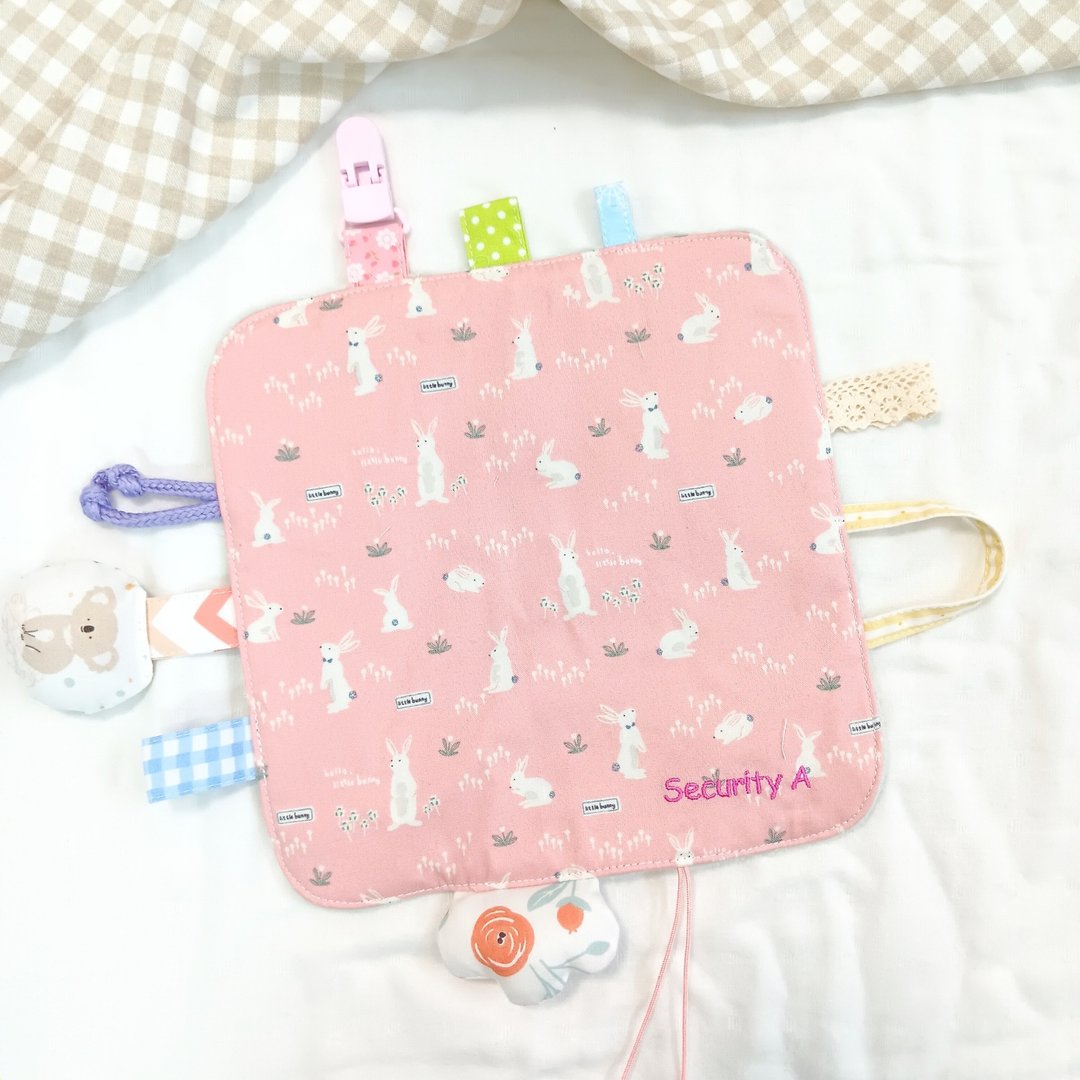 免费绣名字。莫兰迪粉兔。响纸安抚巾 - 满月礼盒 - 棉 粉红色