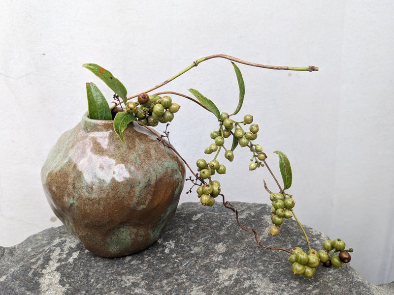 小口圆身石榴小花瓶 - 花瓶/陶器 - 陶 卡其色