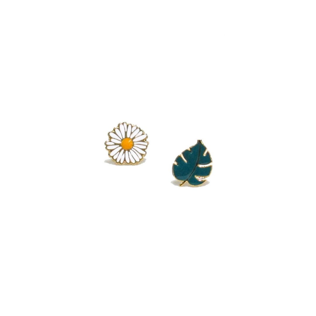 Daisy &amp; Leaf Earring - 耳环/耳夹 - 其他金属 白色