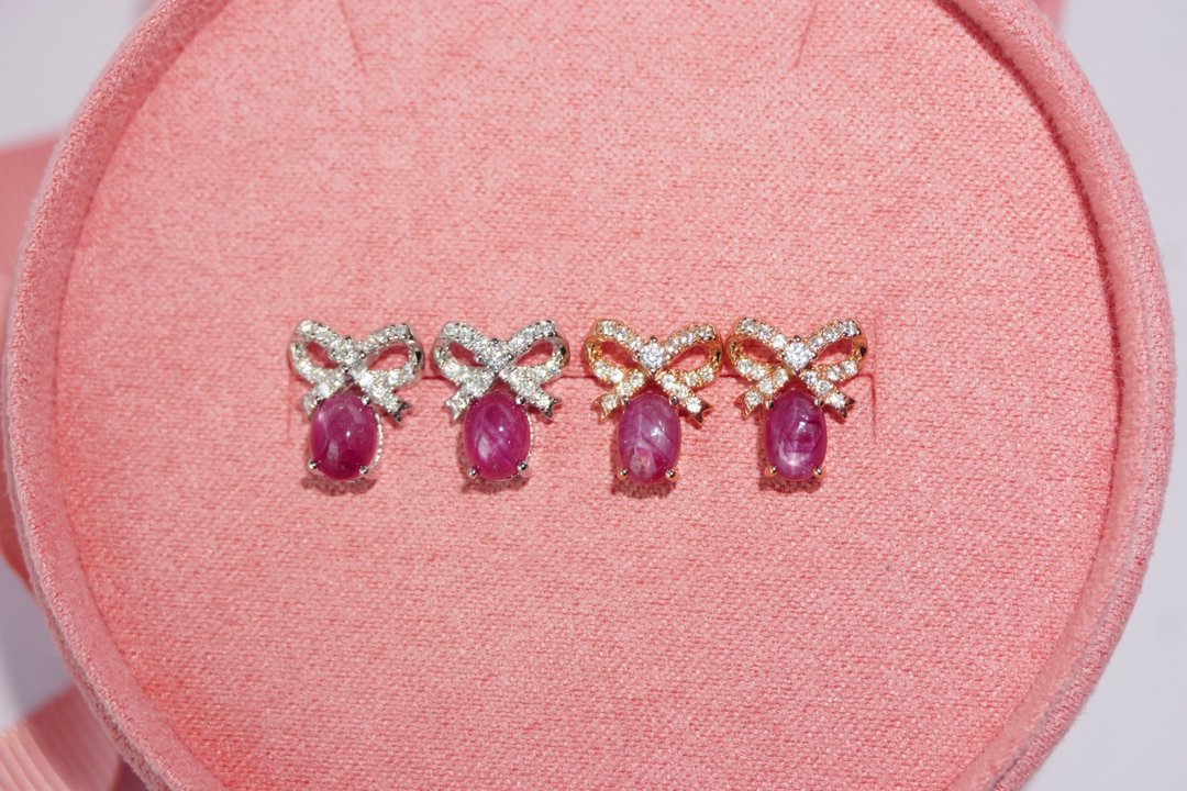 Natural Ruby Star Stud Earrings Silver 925. - 耳环/耳夹 - 纯银 红色