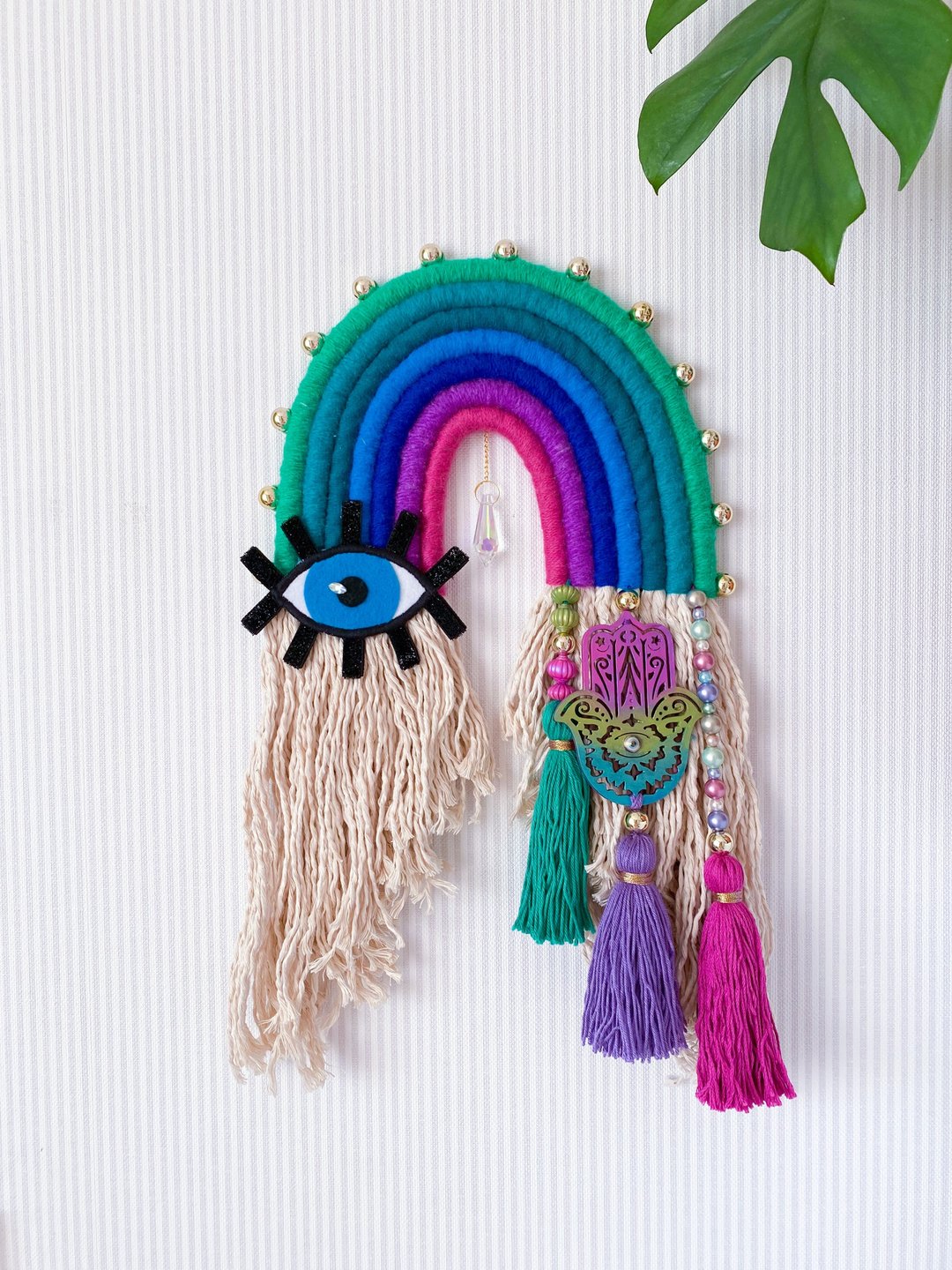 Hamsa hand with evil eye wall decor, Macrame Rainbow wa - 墙贴/壁贴 - 其他材质 多色