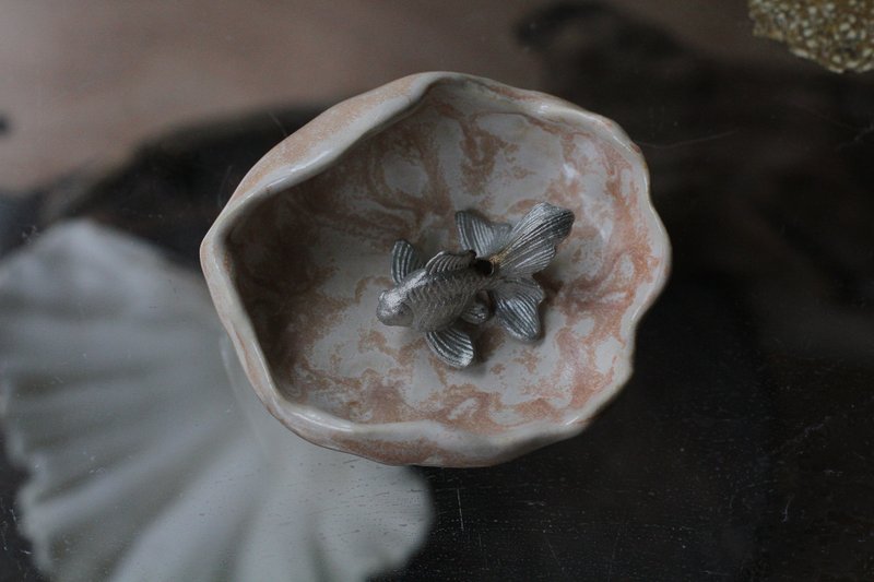 纯手捏不规则花朵造型陶瓷小碟/酱汁碟/线香盘/水晶盘/饰品碟10 - 盘子/餐盘/盘架 - 陶 粉红色