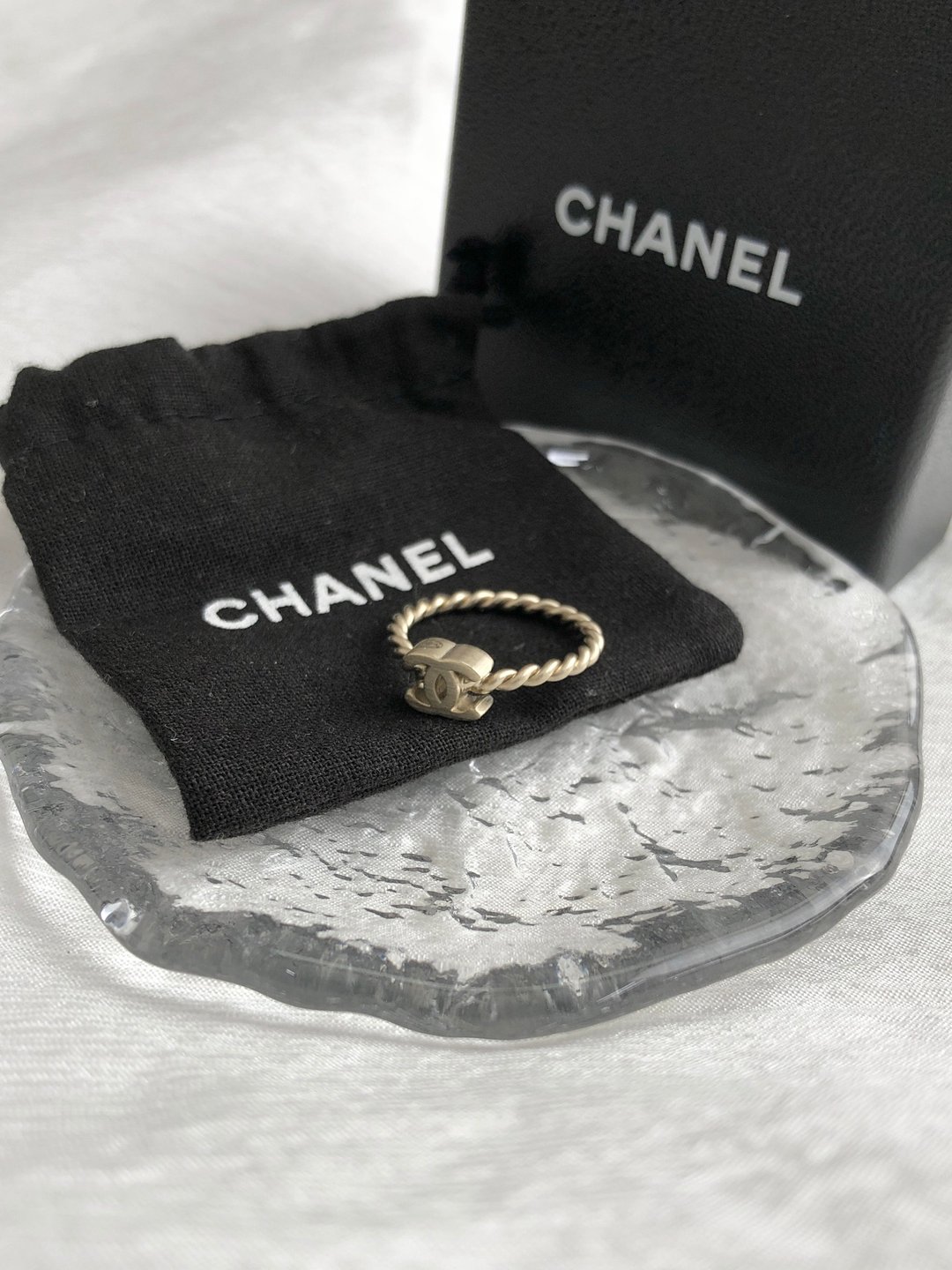 【日本直送 名牌中古包】CHANEL 香奈儿 戒指 金色 双 C Logo 扭转 design vintage 古董 nufau2 - 戒指 - 其他材质 金色