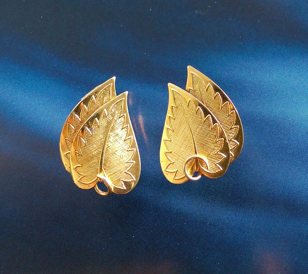 【西洋古董饰品 】金属镀金 金色叶子 夹式耳环 - 耳环/耳夹 - 其他金属 金色