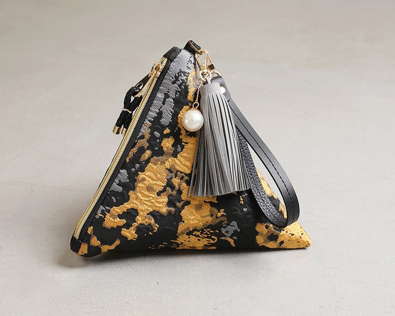 Black Swan triangular clutch pouch bag - 化妆包/杂物包 - 其他材质 黄色