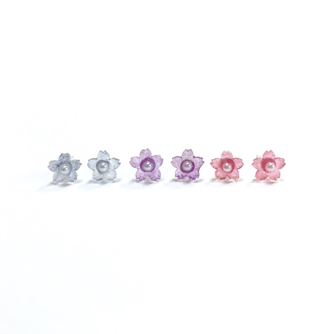 【若桑】Fleur de cerise 。樱花。日本树脂。手作迷你纯银耳钉。法式耳环。 - 耳环/耳夹 - 其他金属 粉红色