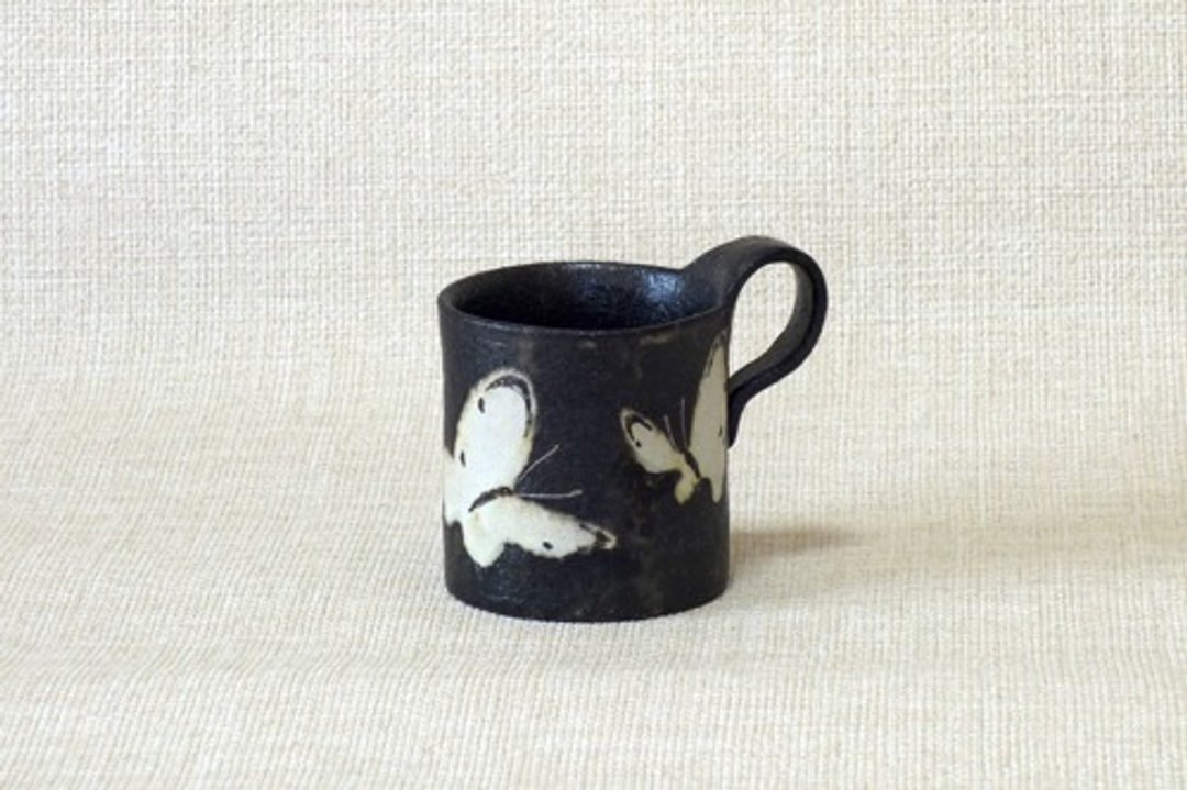 Mug (butterfly silver) - 咖啡杯/马克杯 - 陶 