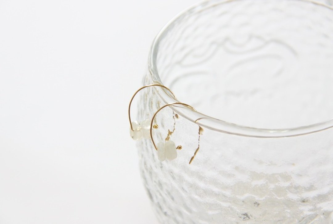 月光石耳环 / Moonstone 14K GF earring - 耳环/耳夹 - 宝石 白色