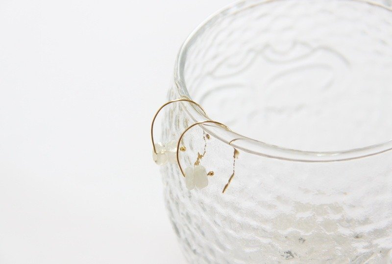 月光石耳环 / Moonstone 14K GF earring - 耳环/耳夹 - 宝石 白色