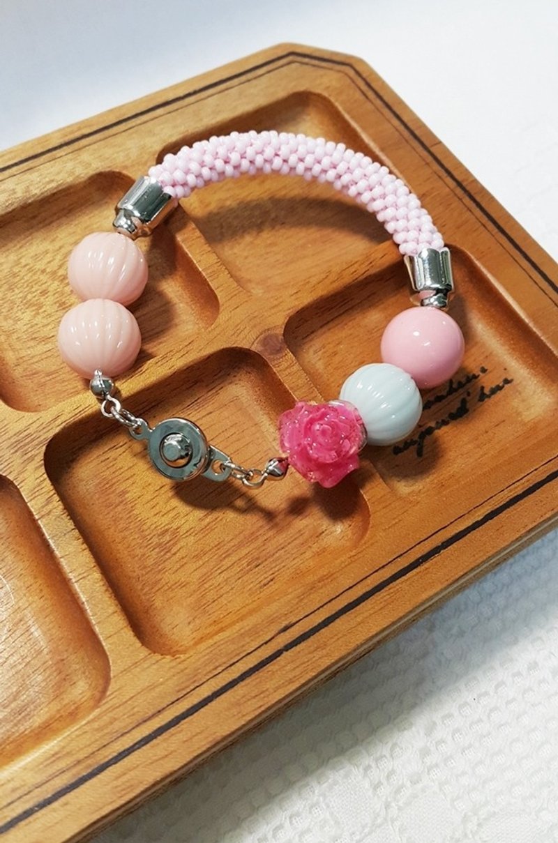 CandiiJewelry_Spring Baby Pink Crochet Bracelet - 手链/手环 - 其他材质 粉红色