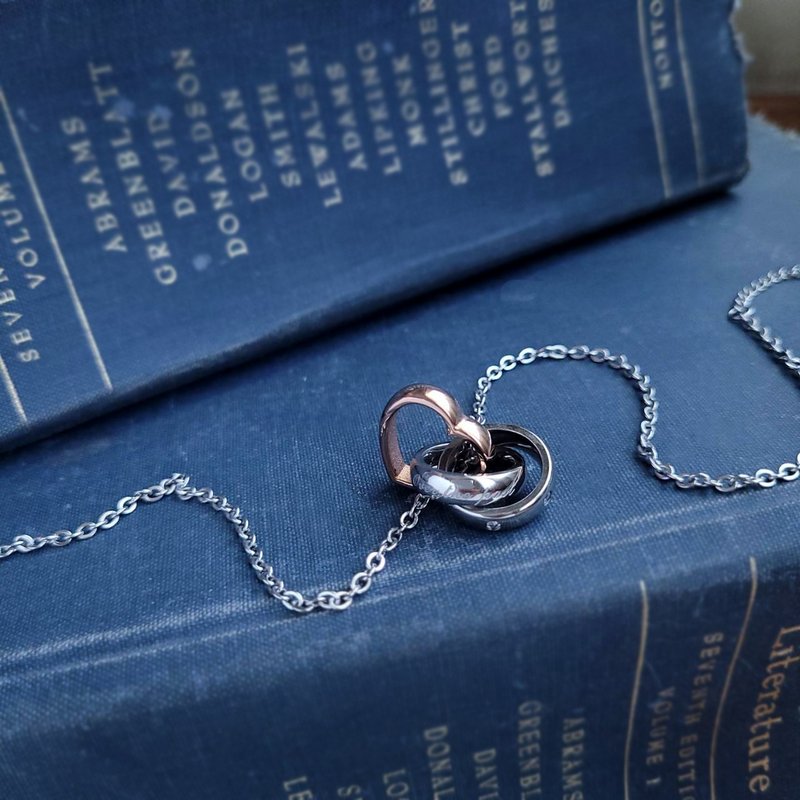 【绝版出清品】缭绕的爱。男女款白钢造型墬链 /仅一件/ - 项链 - 不锈钢 黑色