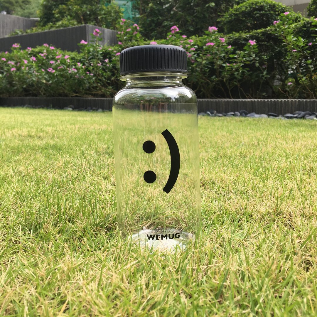 【日本畅销商品】WEMUG -微笑Emoji随身水瓶/水壶--:)表情款 - 水瓶/水壶 - 塑料 