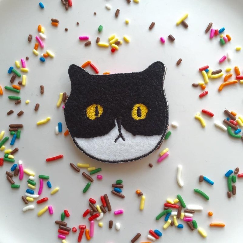 阿喵理发厅 - 蝙蝠喵绣花别针 - 胸针 - 绣线 黑色