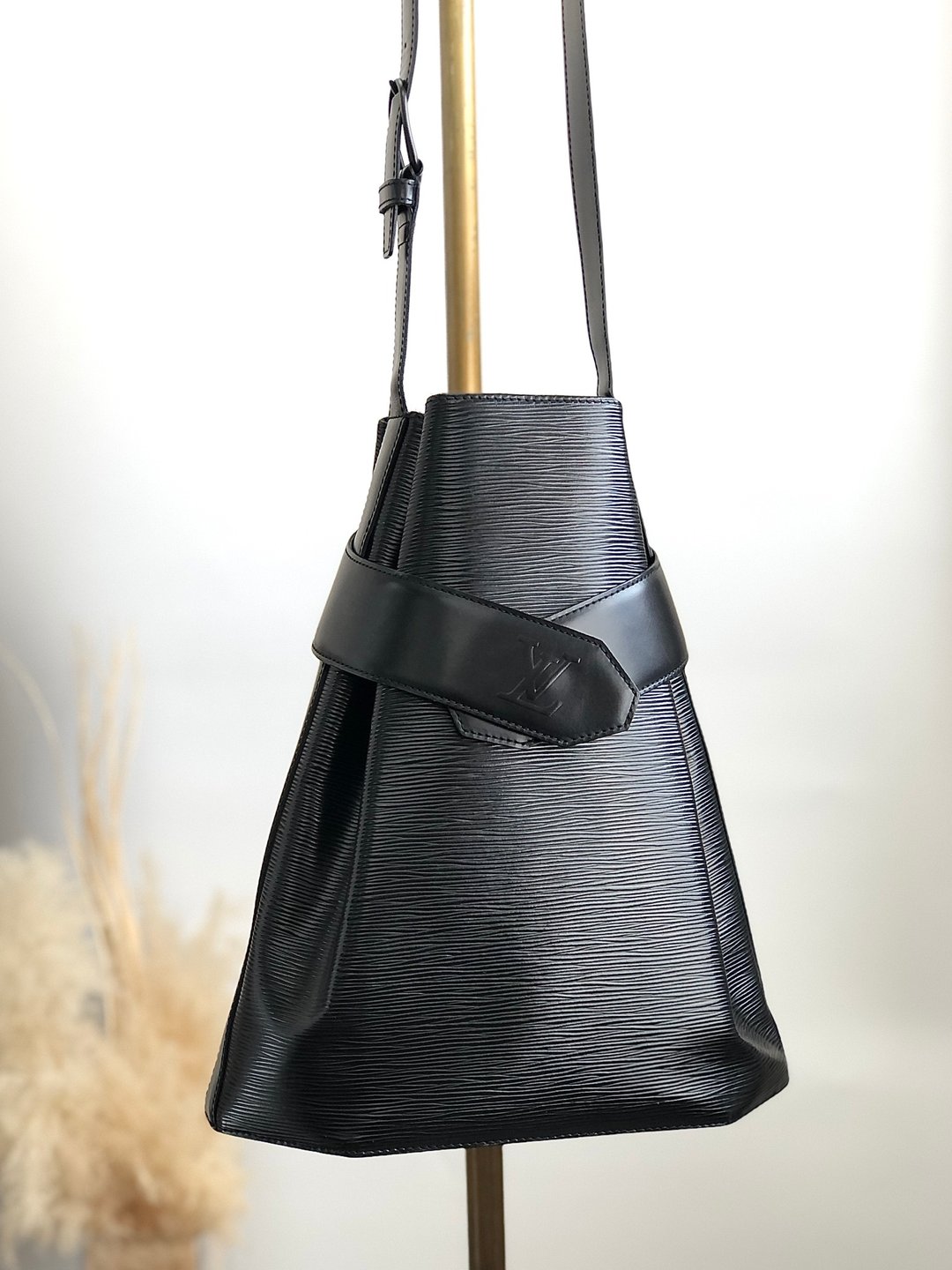 【日本直送，名牌二手包装】LOUIS VUITTON Epi 单肩包黑皮革 Sac De Paul PM 抽绳包 wfvx5e - 侧背包/斜挎包 - 真皮 黑色