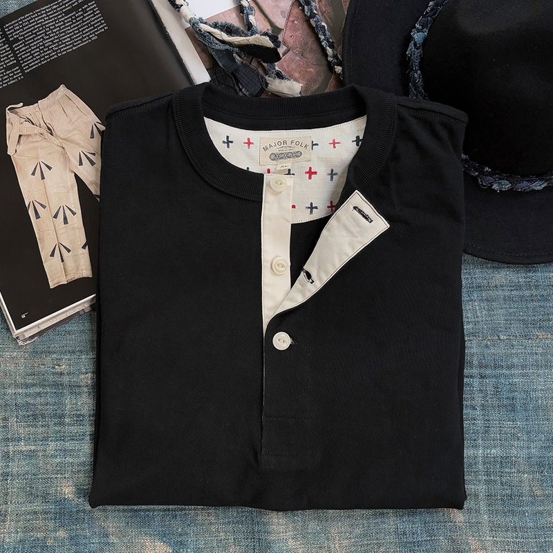 MajorFolk 日系复古 手绘双色十字 黑色长袖亨利领男T恤 春秋冬款 - 男装上衣/T 恤 - 棉．麻 