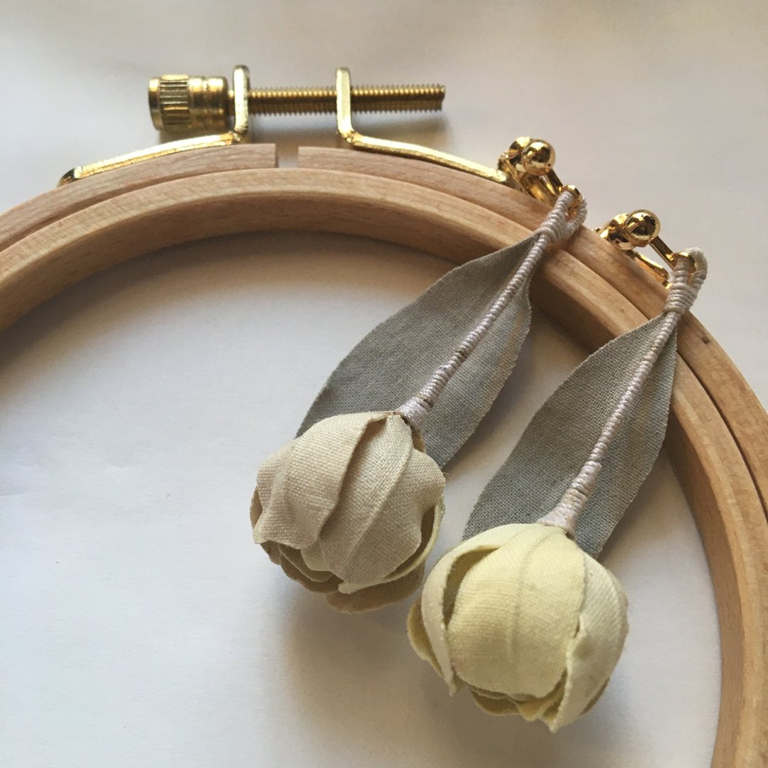 yellow tulip earrings - 耳环/耳夹 - 其他材质 黄色