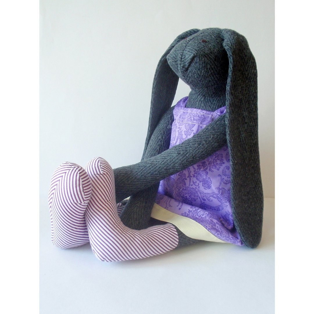 Bunny rabbit in dress toy - 玩具/玩偶 - 羊毛 紫色