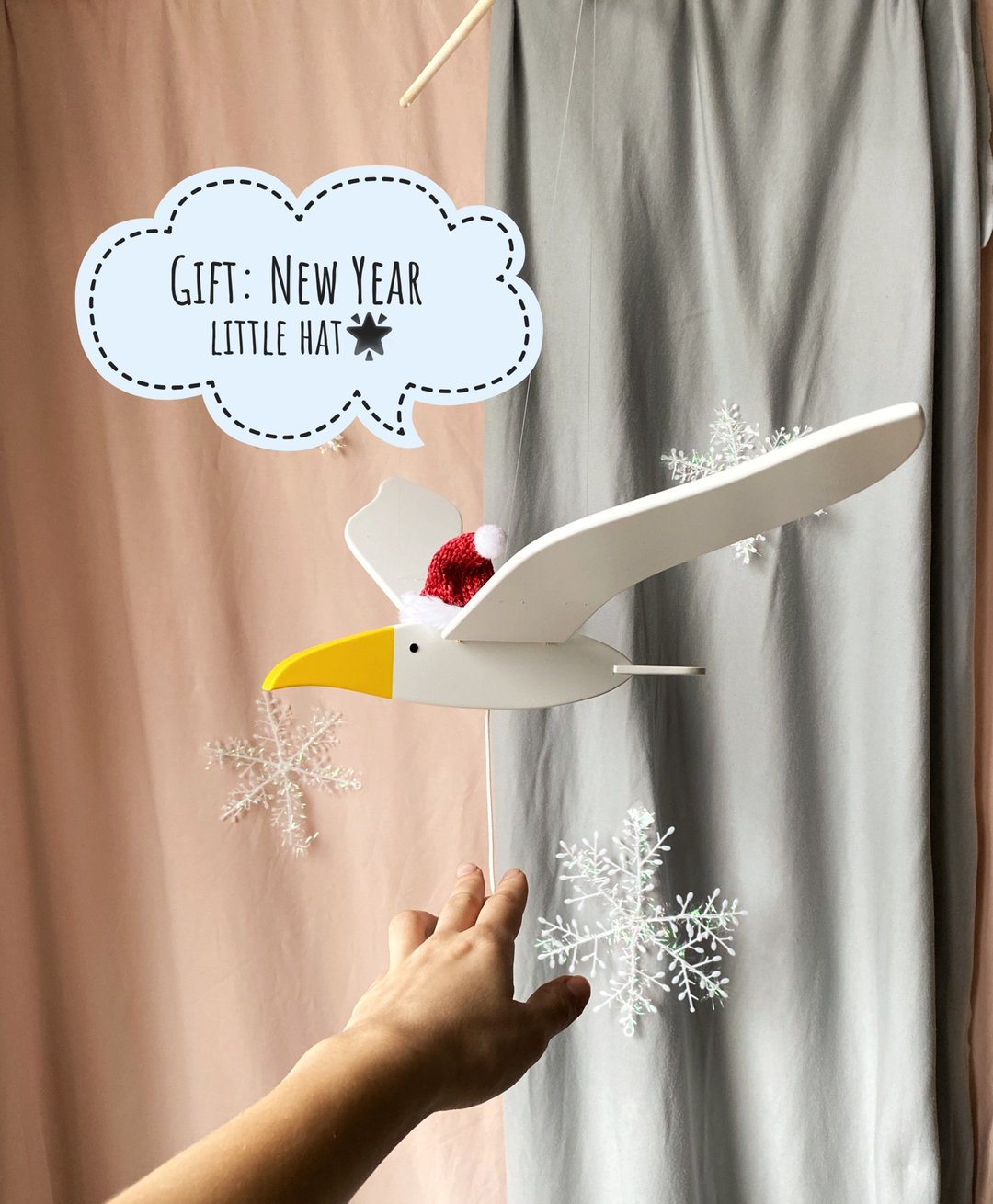 Christmas Gift Box Wooden flying bird; Hanging decor Natural Wooden Mobile - 摆饰 - 木头 白色