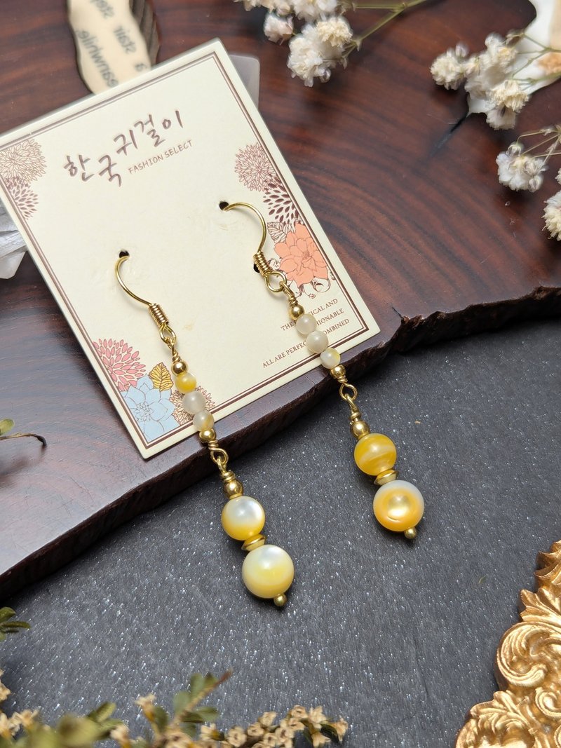 贝壳耳环 黄蝶贝黄铜耳环 - 耳环/耳夹 - 贝壳 金色