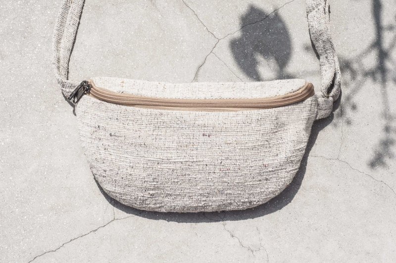 限量一件 母亲节礼物 生日礼物 毕业礼物 随身腰包 棉麻腰包 手织布侧背包 斜背包 胸前包 随身包 帆布包 旅行单肩包 书包 - 原味的夏天 星点感手织棉麻布 - 侧背包/斜挎包 - 棉．麻 卡其色