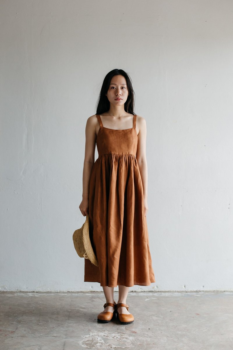 Camisole Linen Dress with Back Shell Button in Brown Sugar - 洋装/连衣裙 - 棉．麻 咖啡色