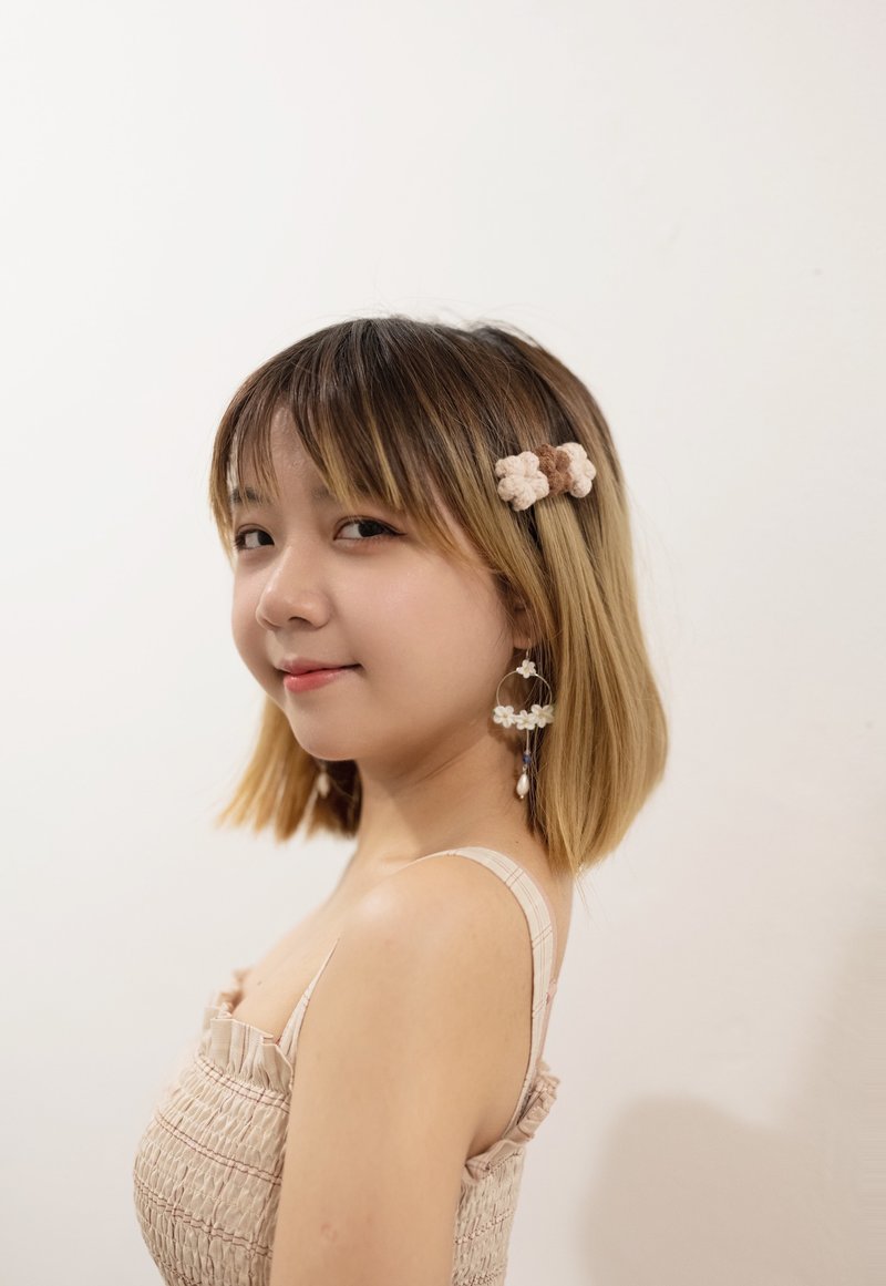 手作鈎织泡芙花发夹 可选三种不同颜色 请在下单前注明颜色 - 发饰 - 棉．麻 咖啡色