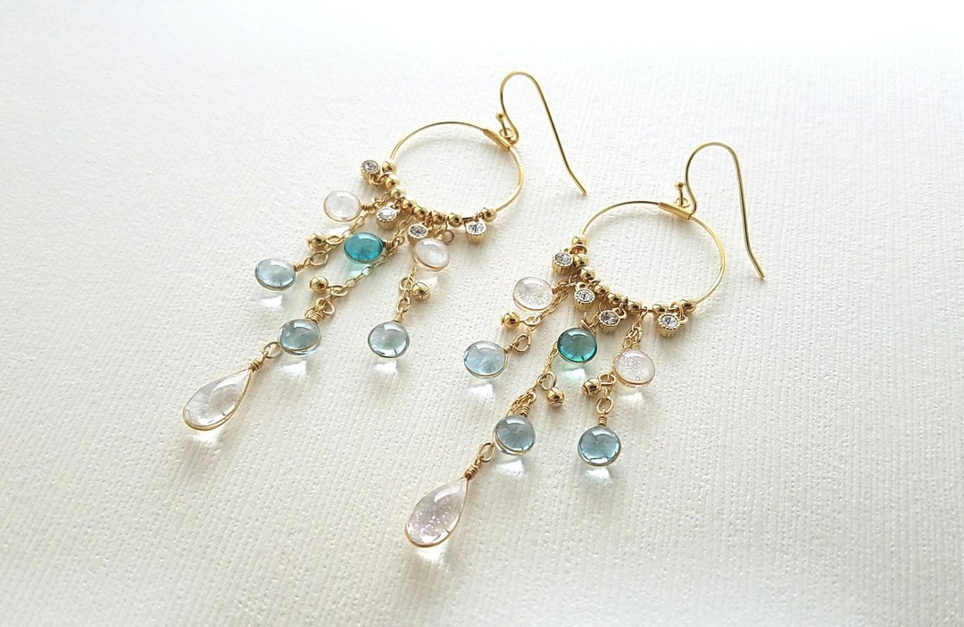 blue chandelier pierced or clip-on earrings - 耳环/耳夹 - 树脂 蓝色