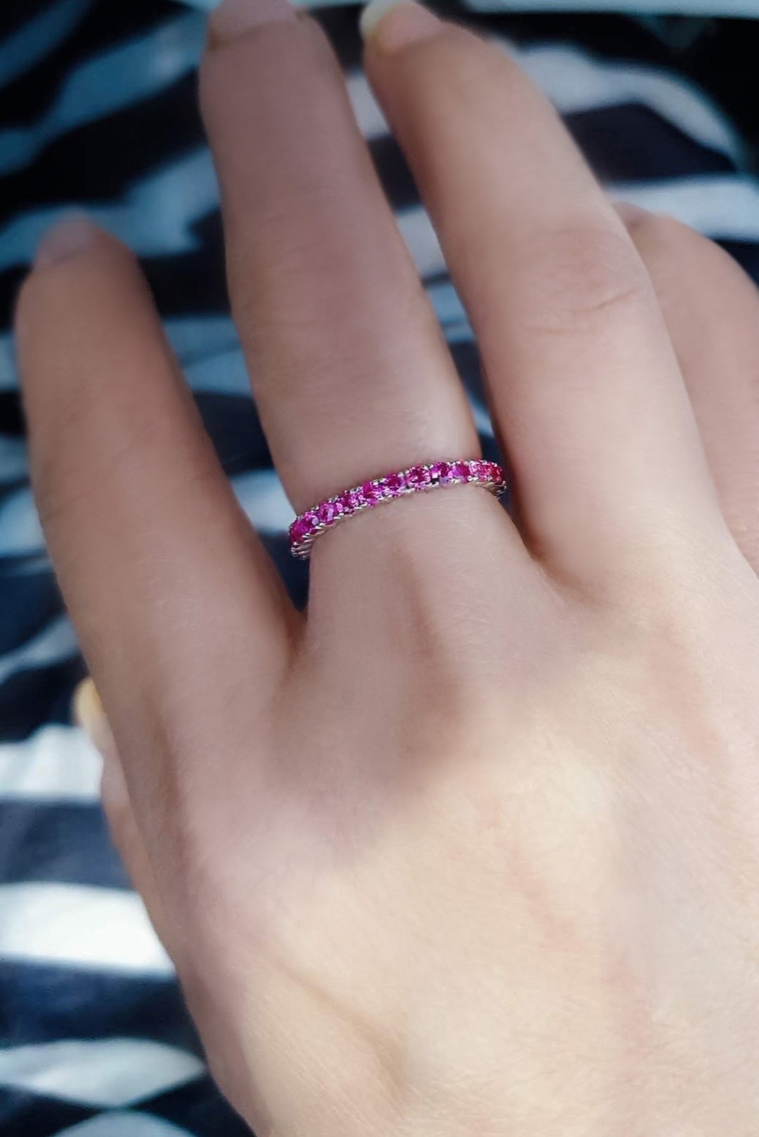Natural Pink Sapphire Band ring, Eternity Band, 9K White Gold Pink Sapphire ring - 戒指 - 宝石 咖啡色