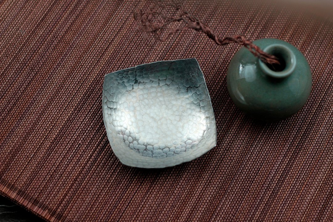 白锡 手作锻敲方形茶杯托 - 浅碟/小碟子 - 其他金属 银色