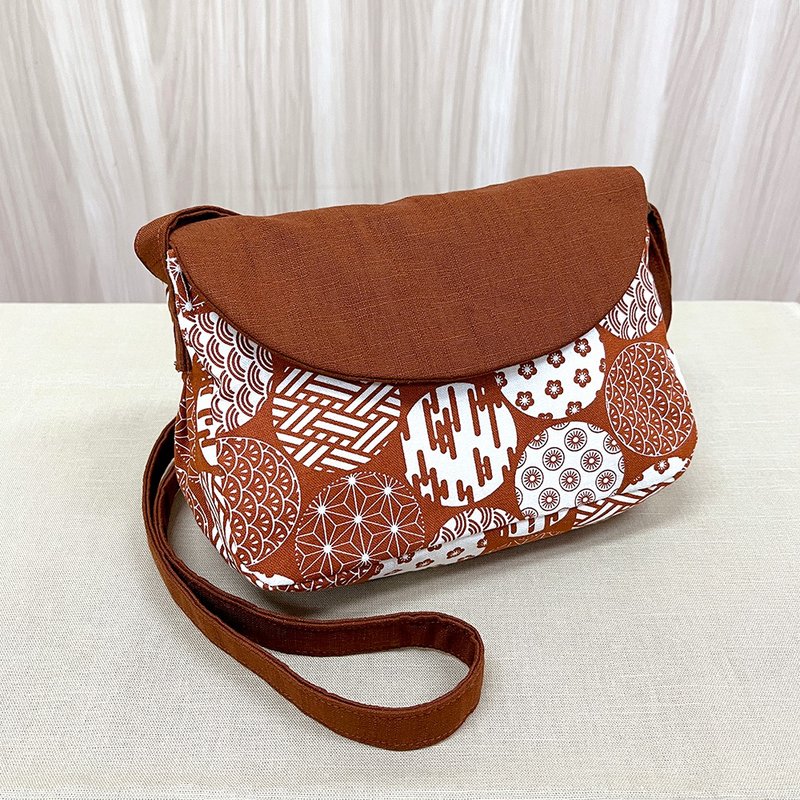 最新品 斜背包 小红豆 挑选花布订制 - 侧背包/斜挎包 - 棉．麻 多色