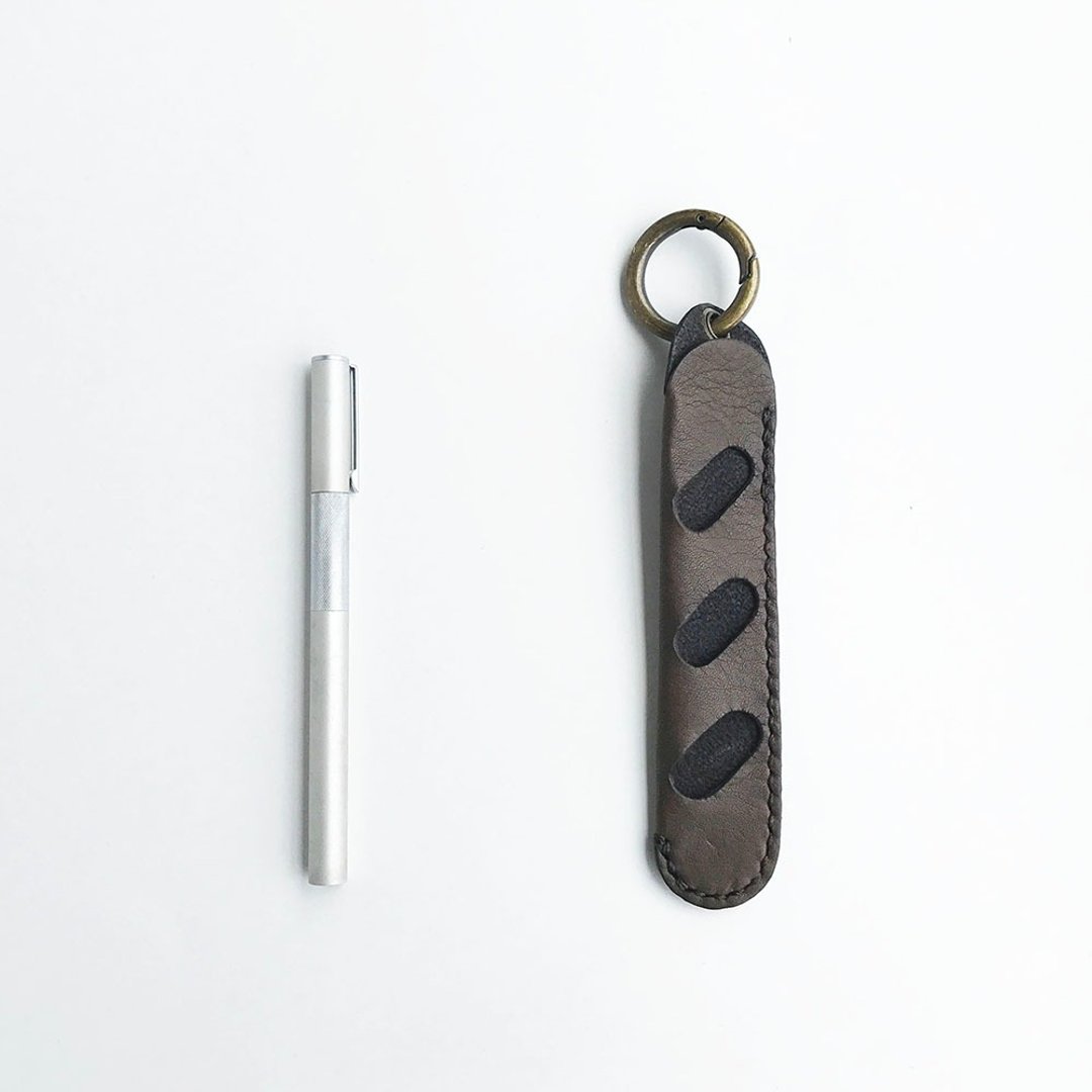 Chocolate French bread penholder - 铅笔盒/笔袋 - 真皮 咖啡色