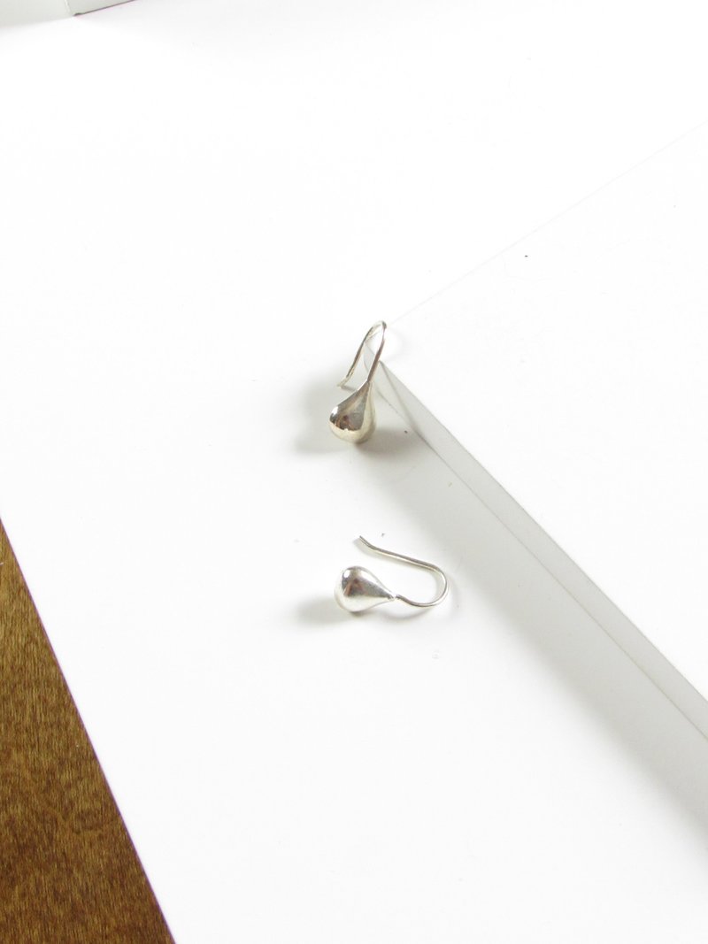 Vintage Minimal Teardrop Silver Earrings - 耳环/耳夹 - 纯银 银色