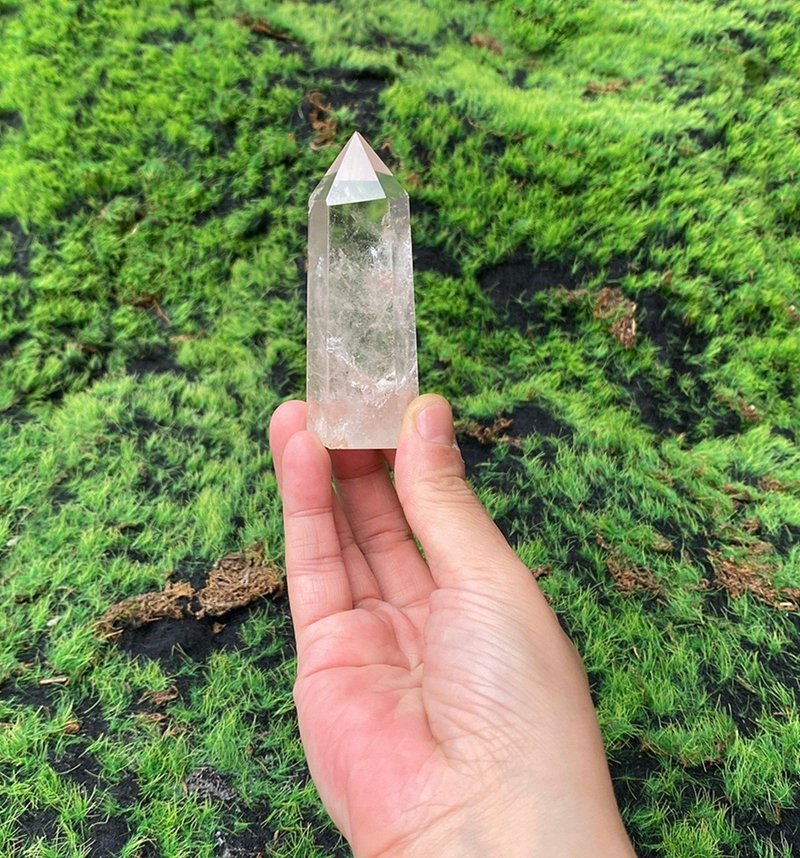 天然彩虹白水晶柱共生红胶花 开运净化 风水 办公室摆件 快速出货 - 摆饰 - 水晶 多色