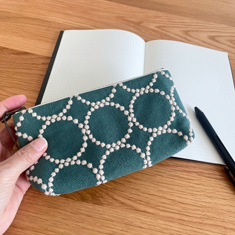 mina perhonen tambourine 化妆包 笔袋 圆形图案 绿色 - 化妆包/杂物包 - 棉．麻 绿色