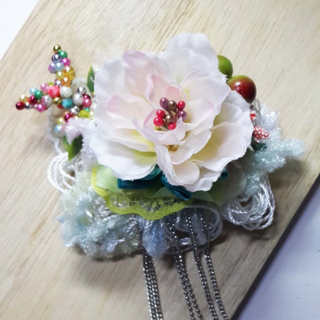 手工花雾春系列 淡粉色山茶花 扣针头夹 两用饰品 - 胸针 - 其他人造纤维 多色
