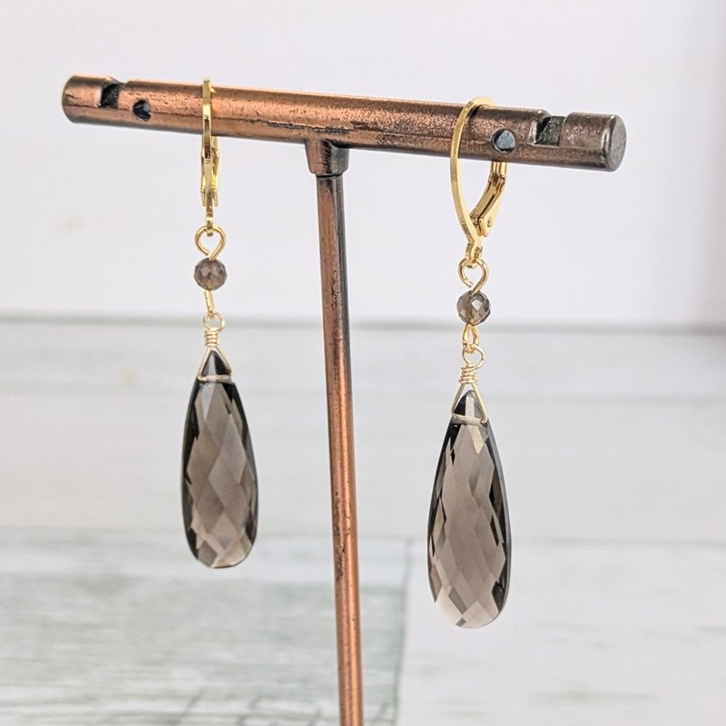 天然宝石耳环　烟水晶　18金PVD镀金防 过敏挂勾款 - 耳环/耳夹 - 宝石 灰色