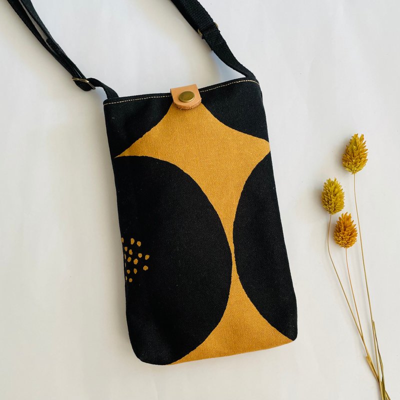 芥末黄与黑 大圆小点。手机背带包。拉链内袋。 皮扣带。日本帆布 - 侧背包/斜挎包 - 棉．麻 黑色