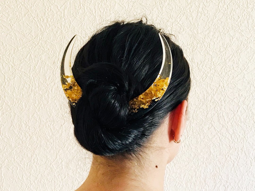 Hair clip, Hair pin, Crescent hair stick with black oak, resin and gold foil - 发饰 - 木头 黑色